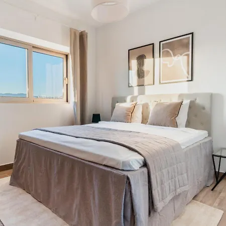 شقة Lovely Vacation For Up To Four Guests With Balcony All Yours ليماسول