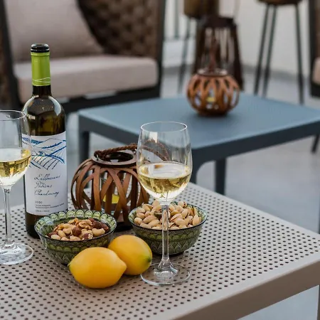 Lovely Vacation For Up To Four Guests With Balcony All Yours ليماسول